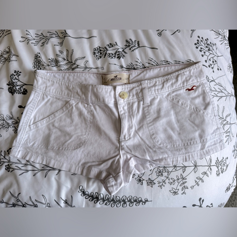 BRIGHT WHITE HOLLISTER SHORTS